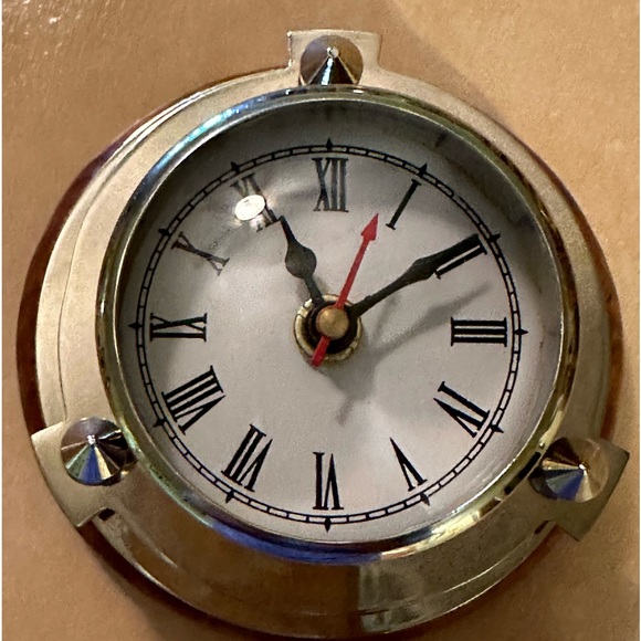 Nautical Port Hole Clock - Picture 2 of 6